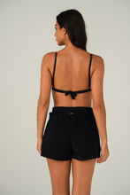 Charger l'image dans la galerie, Model Back: Lua Morena Beach Short Preto Shorts Skirt
