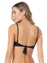 Load image into Gallery viewer, Image 04: Lua Morena Top Top Turbinado Drapeada Fina Liso Preto
