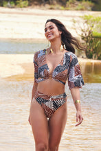 Load image into Gallery viewer, Model Front: Lua Morena Set Argola Arapiuns
