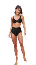 Load image into Gallery viewer, Model Front: Lua Morena Bottom Bottom Cinta Liso Preto
