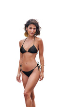 Load image into Gallery viewer, Model Front: Lua Morena Bottom Bottom Iguais Liso Preto
