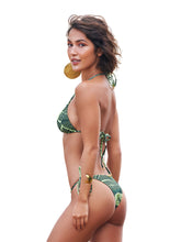 Load image into Gallery viewer, Model Back: Lua Morena Bottom Bottom Iguais Vitoria Regia
