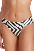 Load image into Gallery viewer, Gallery: Lua Morena Bottom Bottom Metal Sangueira
