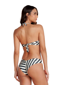 Model Back: Lua Morena Bottom Bottom Metal Sangueira