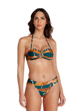 Load image into Gallery viewer, Model Front: Lua Morena Bottom Bottom Metal Santarem
