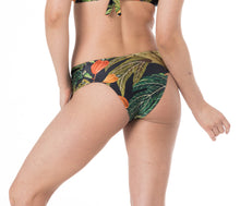 Load image into Gallery viewer, Model Back: Lua Morena Bottom Bottom No Drapeada Media Caju
