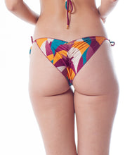 Carregar imagem no visualizador da galeria, Model Back: Lua Morena Bottom Bottom Ripple Rama
