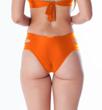Load image into Gallery viewer, Gallery: Lua Morena Bottom Bottom Tqc Ilhos Solar
