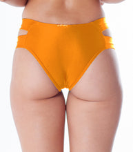 Load image into Gallery viewer, Model Back: Lua Morena Bottom Bottom Tqc Ilhos Solar
