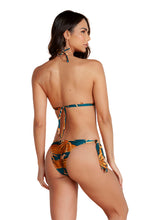 Load image into Gallery viewer, Model Back: Lua Morena Bottom Bottom Triangulo Santarem
