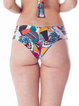 Charger l&#39;image dans la galerie, Model Back: Lua Morena Bottom Bottom Ziper Araucaria
