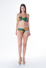 Load image into Gallery viewer, Model Front: Lua Morena Bottom Bottom Ziper Rendeira
