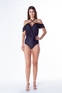 Model Front: Lua Morena One-Piece Cigana Preto
