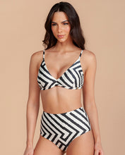 Load image into Gallery viewer, Gallery: Lua Morena Set Cinta Sangueira
