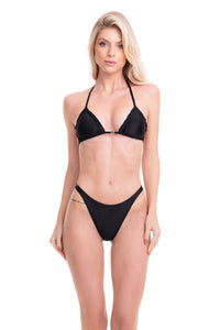 Model Front: Lua Morena Set Costuras Liso Preto