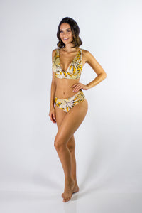Model Front: Lua Morena Set Faixa Drapeada Lm Palha