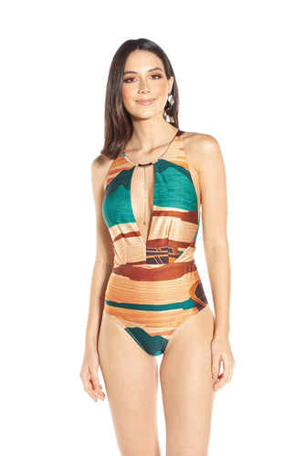 Model Front: Lua Morena One-Piece Gargantilha V Canoa