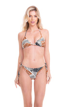Load image into Gallery viewer, Model Front: Lua Morena Set Iguais Arapiuns
