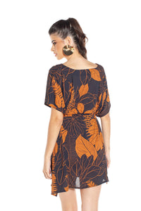Model Back: Lua Morena Maxi Dresses Kaftan Frente-Costas Crepe Folhagem Terra