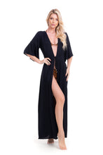 Load image into Gallery viewer, Model Front: Lua Morena Maxi Dresses Kimono Longo Crepe Liso Preto
