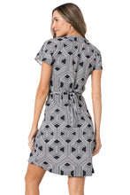 Load image into Gallery viewer, Model Back: Lua Morena Maxi Dresses Kimono Uv Grafismo Preto
