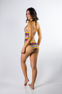 Model Back: Lua Morena One-Piece Maio Aro Dalia