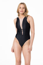 Load image into Gallery viewer, Model Front: Lua Morena One-Piece Maio Tule Strappy Liso Preto
