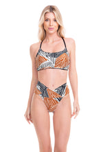 Load image into Gallery viewer, Model Front: Lua Morena Set Mediddas Arapiuns

