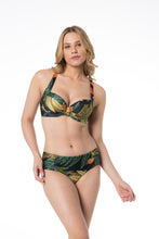 Load image into Gallery viewer, Model Front: Lua Morena Set Meia Drapeada Larga Caju
