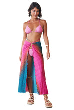 Load image into Gallery viewer, Model Front: Lua Morena Beach Skirt Multiformas Argola Uv Saire
