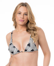 Load image into Gallery viewer, Gallery: Lua Morena Top Top Alongado Drapeada Grafismo Preto
