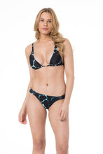 Load image into Gallery viewer, Model Front: Lua Morena Top Top Alongado Drapeada Tempestade

