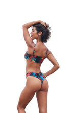 Load image into Gallery viewer, Model Back: Lua Morena Top Top Bandeau Brinco Preto
