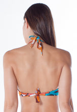 Load image into Gallery viewer, Model Back: Lua Morena Top Top Bolha Drape Dunas
