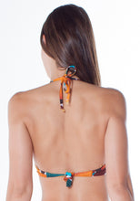 Load image into Gallery viewer, Model Back: Lua Morena Top Top Bolha Drapeada Fio Dunas
