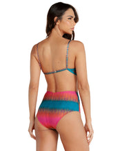 Load image into Gallery viewer, Model Back: Lua Morena Top Top Cinta Saire

