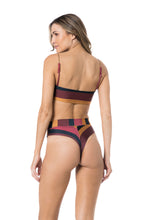 Load image into Gallery viewer, Model Back: Lua Morena Top Top Corrente Granada
