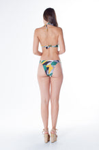 Carregar imagem no visualizador da galeria, Model Back: Lua Morena Top Top Drape Turbinado Florsta Brasileira
