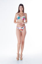 Load image into Gallery viewer, Model Front: Lua Morena Top Top Drape Turbinado Pitaia Do Cerrado
