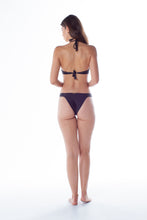 Load image into Gallery viewer, Model Back: Lua Morena Top Top Drape Turbinado Preto
