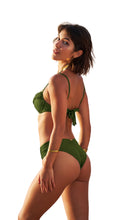 Load image into Gallery viewer, Model Back: Lua Morena Top Top Drapeada Media Floresta
