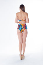 Load image into Gallery viewer, Model Back: Lua Morena Top Top Franzido Metal Dunas

