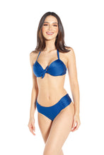 Load image into Gallery viewer, Model Front: Lua Morena Top Top Mt No Ceu Azul

