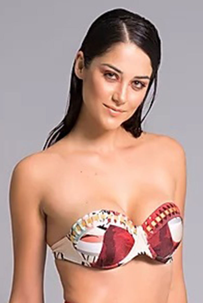 Model Front: Lua Morena Top Top Recortes Guará Vermelho