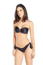 Load image into Gallery viewer, Model Front: Lua Morena Top Top Tqc Metal Pingente Preto
