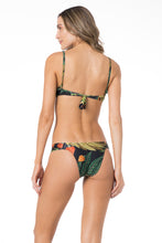 Load image into Gallery viewer, Model Back: Lua Morena Top Top Turbinado Drapeada Fina Caju

